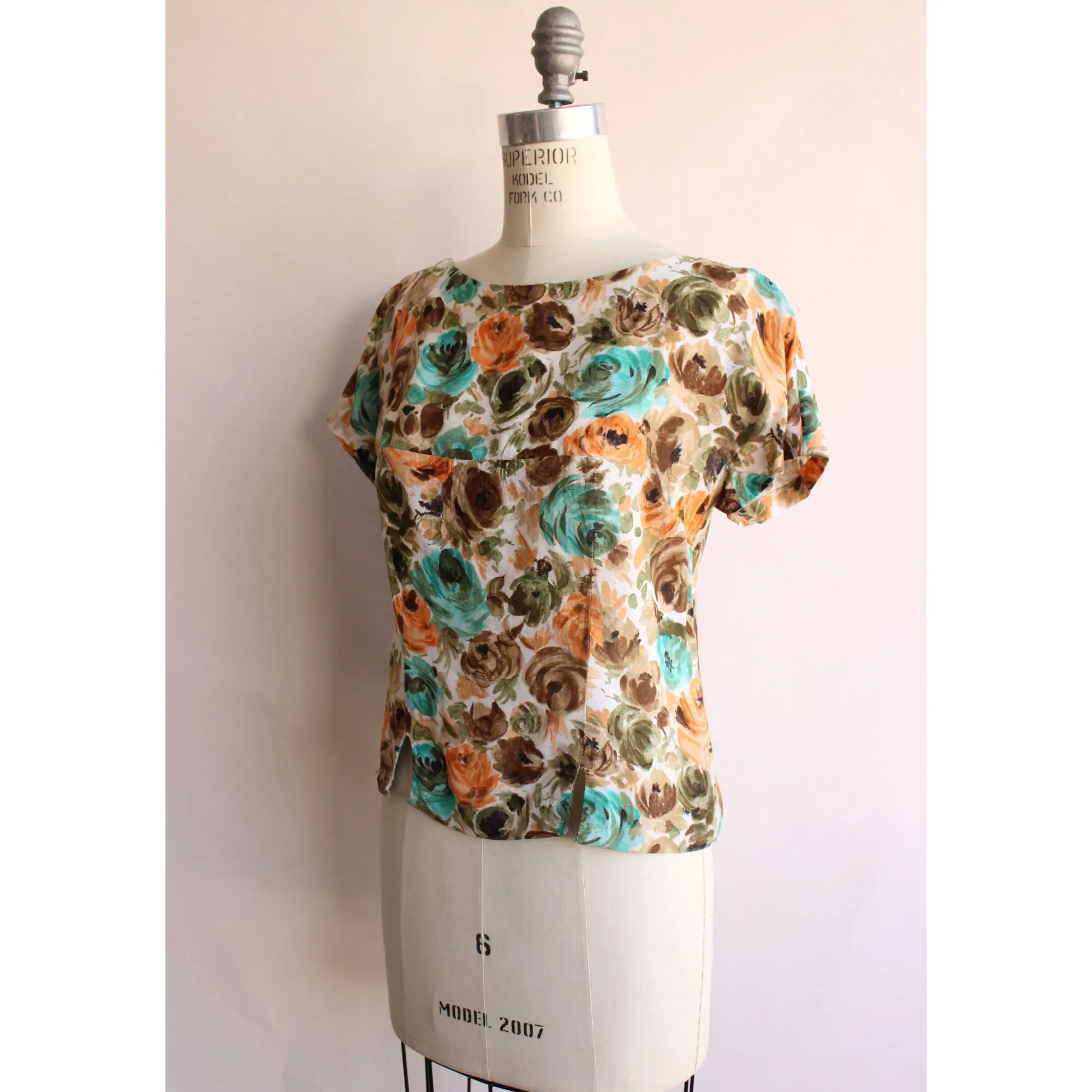 Vintage 1960s Floral Print Buton Back Blouse