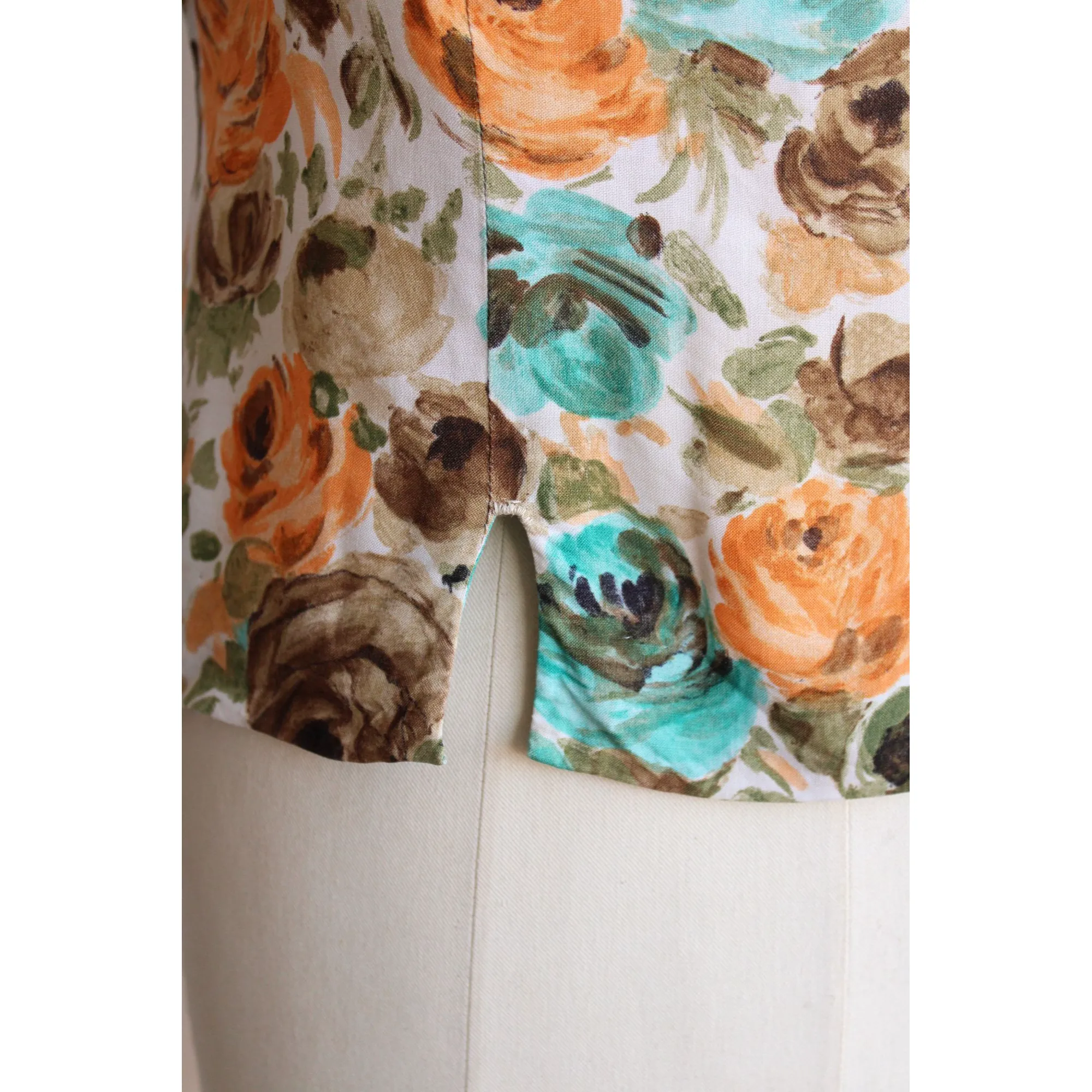 Vintage 1960s Floral Print Buton Back Blouse