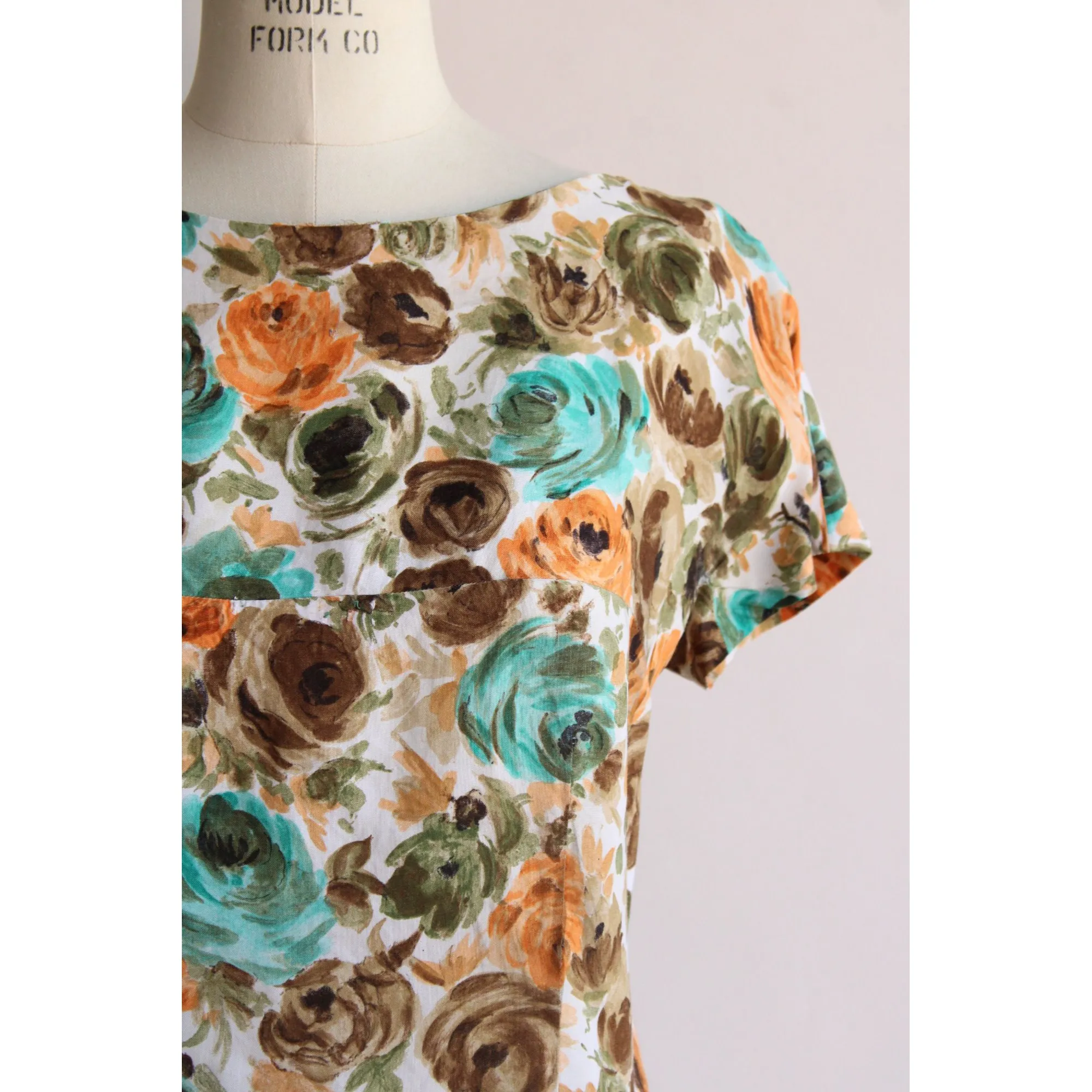 Vintage 1960s Floral Print Buton Back Blouse