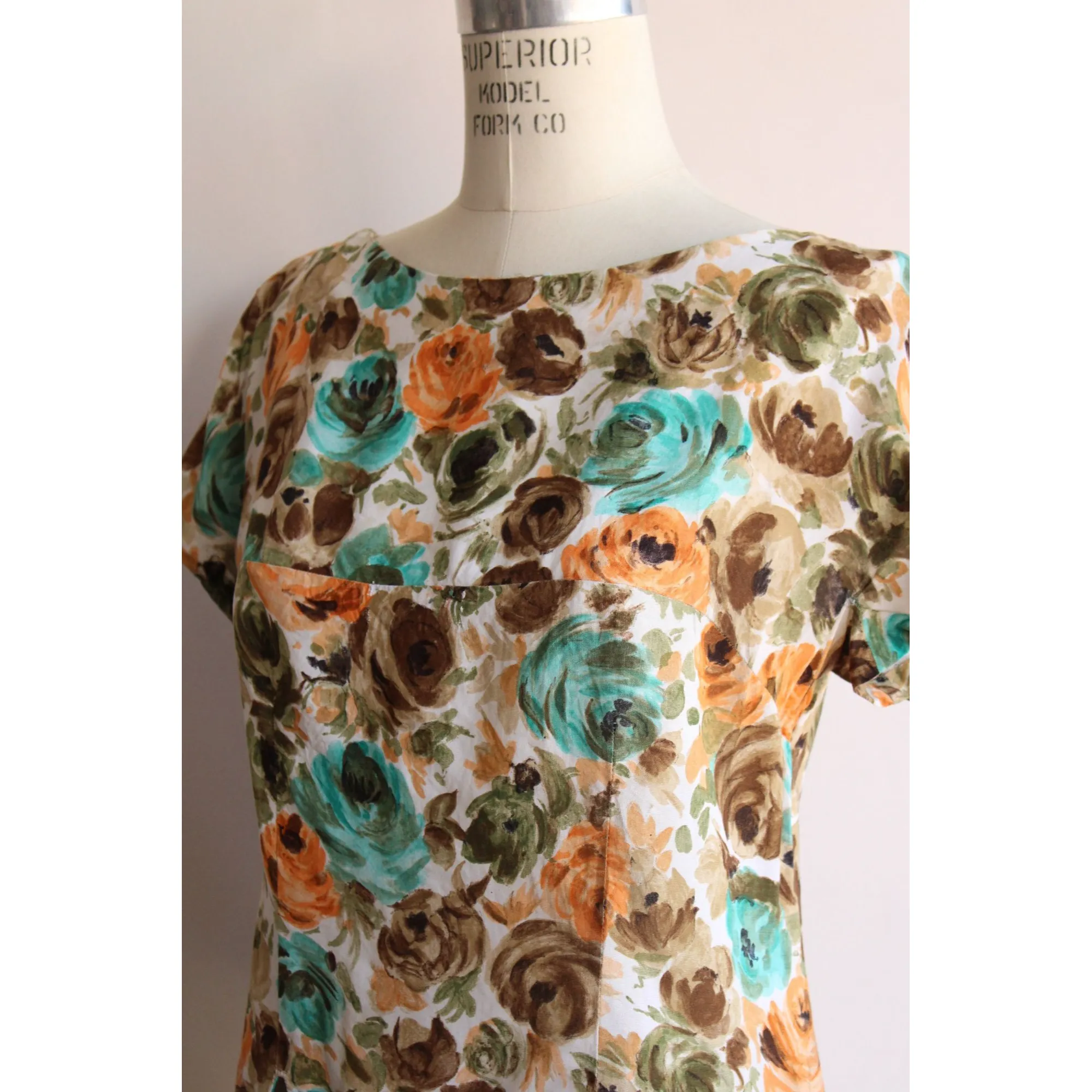 Vintage 1960s Floral Print Buton Back Blouse
