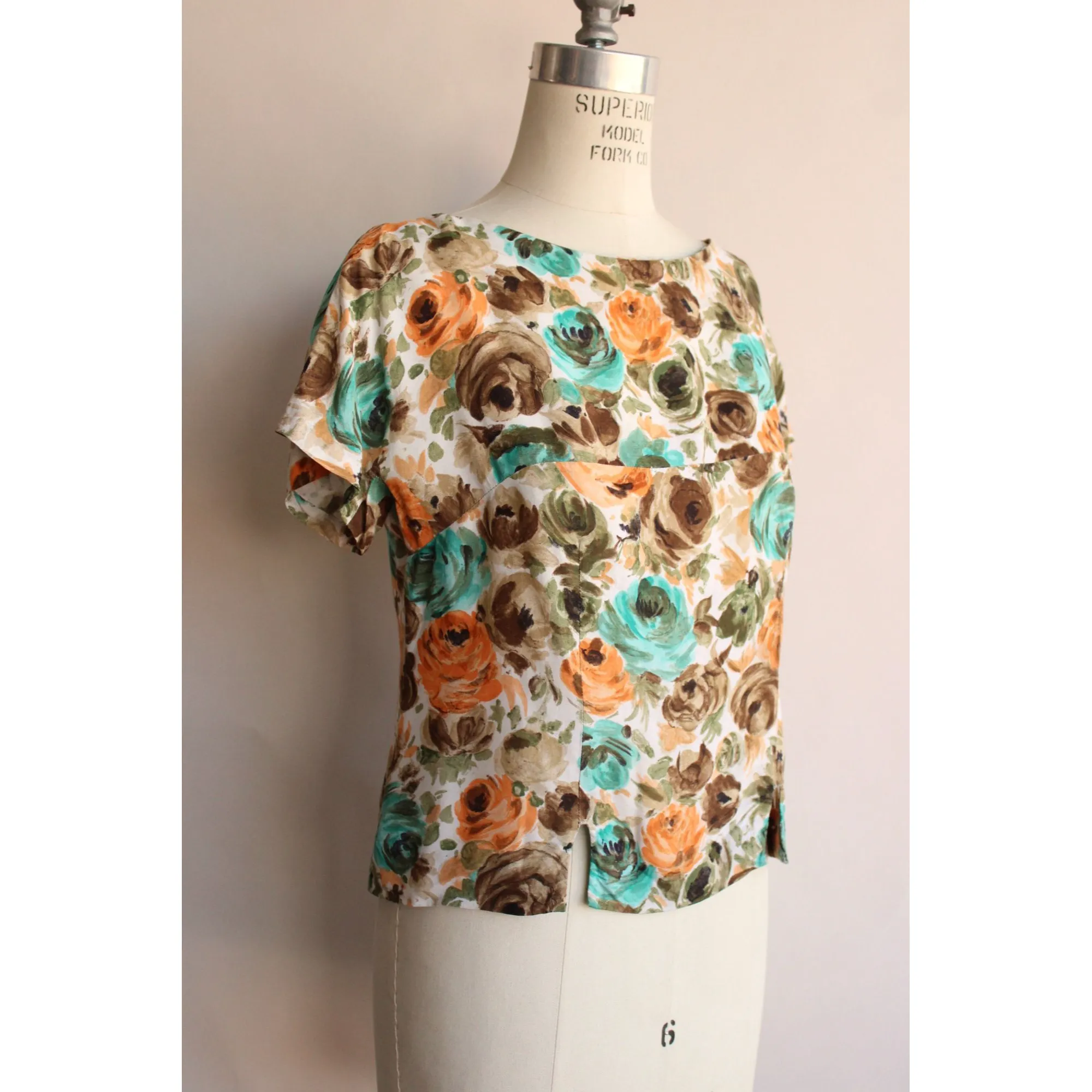 Vintage 1960s Floral Print Buton Back Blouse